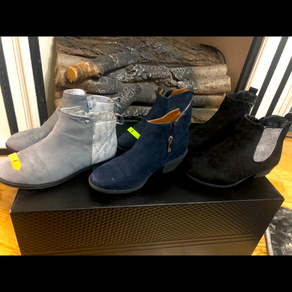 Girls shoes size 1 until 5 .Each paid of shoes is 10. Some are used.